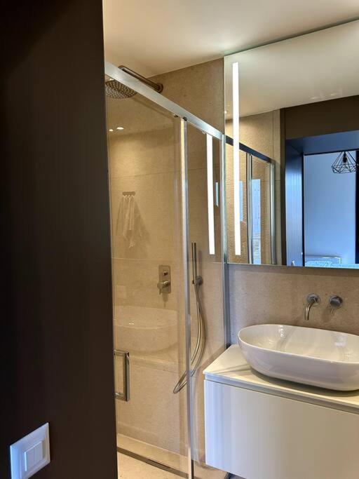 Riva 22 Apartment Lugano Bagian luar foto